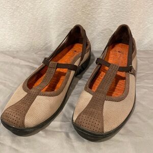 Timerland, t-strap, Mary Janes.  Tan and brown.  Smartwool liner.  New. 9.5 M